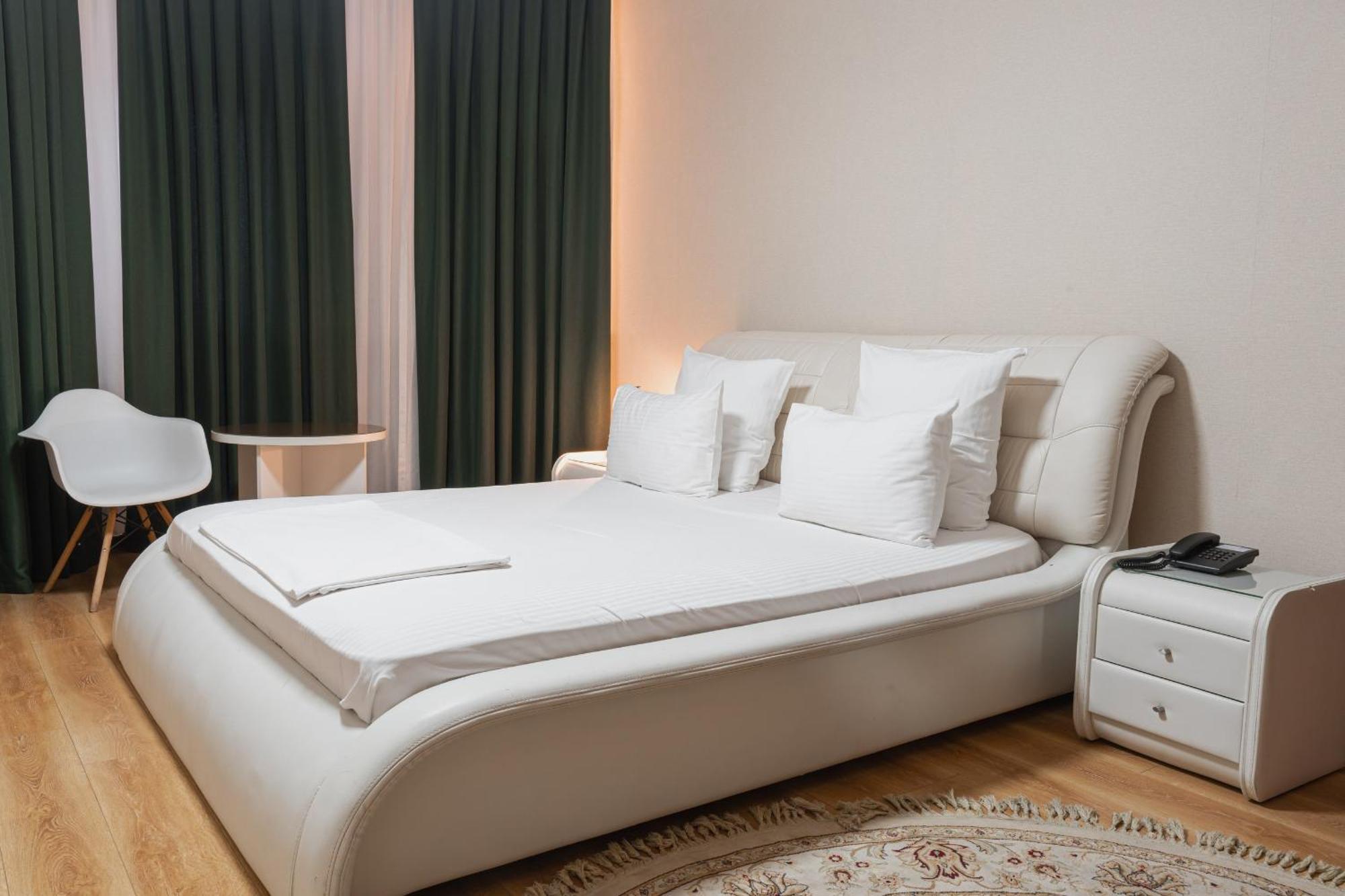 Altair Hotel Shymkent Exterior foto