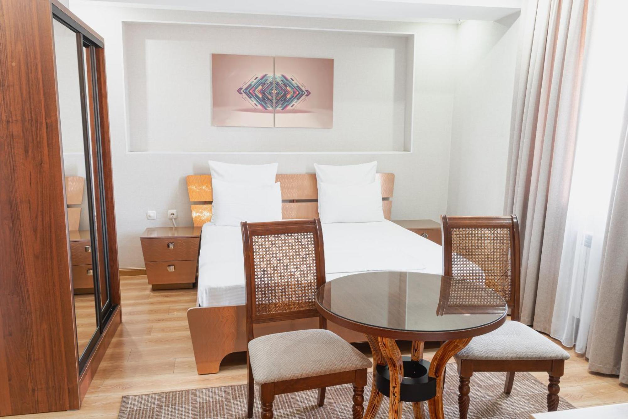 Altair Hotel Shymkent Exterior foto